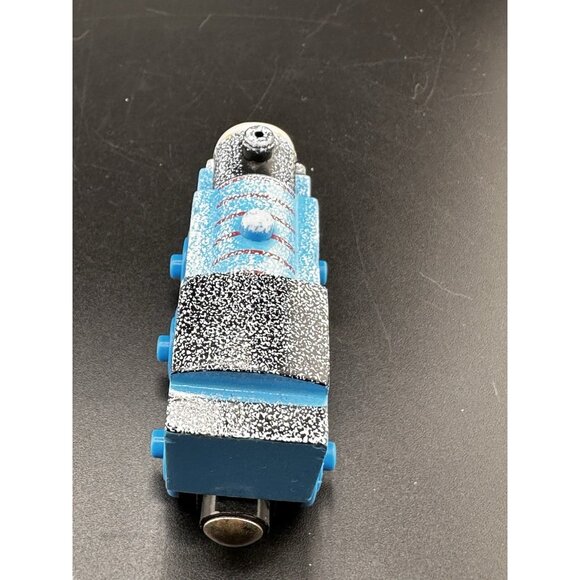Snow Covered Thomas Wooden Railway Vtg 2003 Train Engine Learning Curve Limited - Picture 10 of 16